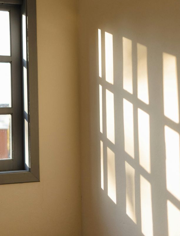 imagen del reflejo de la luz que proviene de una ventana abierta