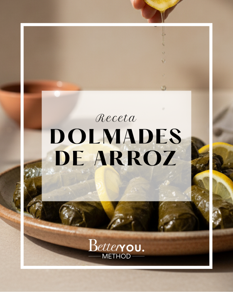 Dolmades de arroz saludables envueltos en hoja de parra