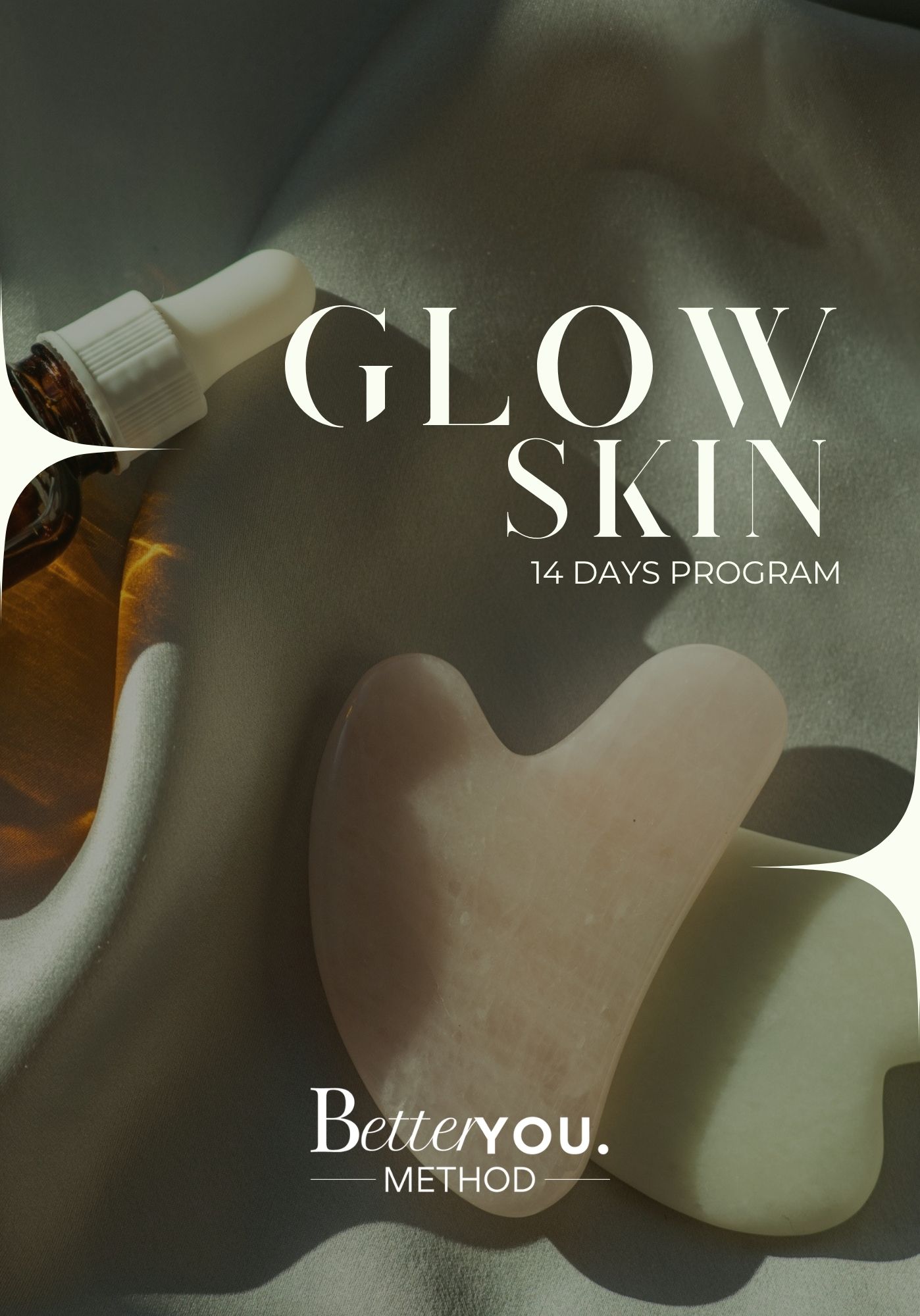 Piedra facial para skincare y frasco con gotero sobre tela verde suave, representando rutina de cuidado de la piel y bienestar consciente