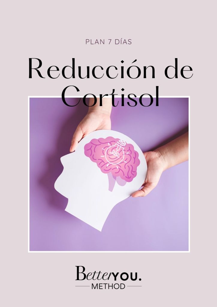 Persona sosteniendo una maqueta de cerebro sobre fondo rosa claro, representando plan 7 días reducción de cortisol y regulación del sistema nervioso