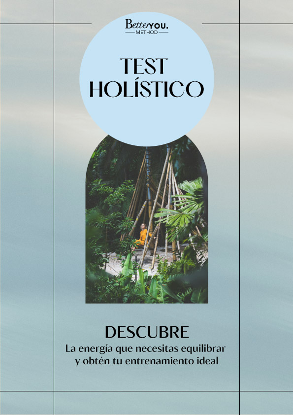 Mujer en paisaje natural con palmeras sobre fondo azul texturizado, representando equilibrio energético y conexión cuerpo-mente